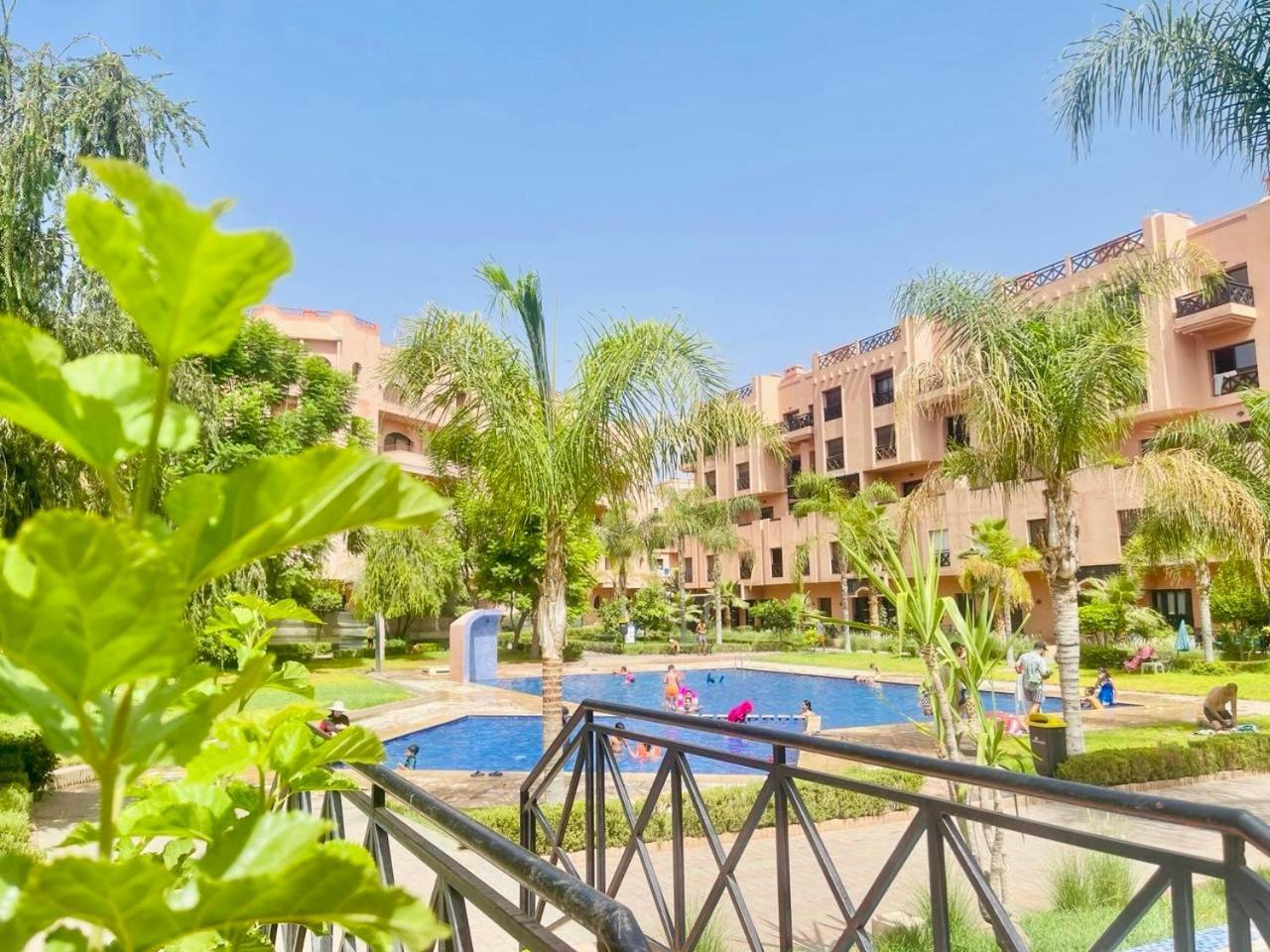 Oasis De Detente Avec Terrasse Et Vue Sur Piscine Appartamento *
